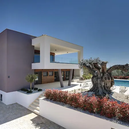 In Salvela With Pool And Sea Views Villa