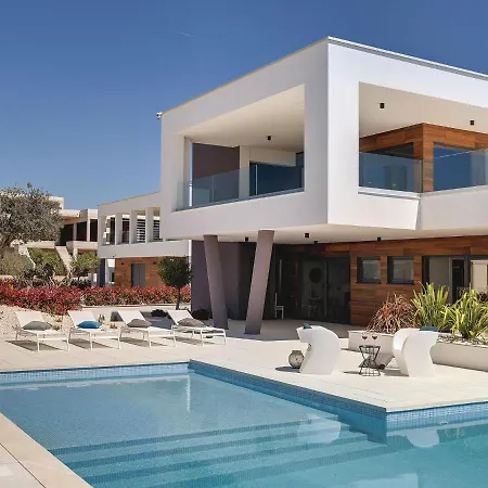 Villa In Salvela With Pool And Sea Views *