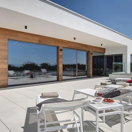 In Salvela With Pool And Sea Views