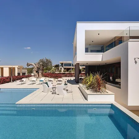 In Salvela With Pool And Sea Views