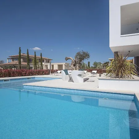 In Salvela With Pool And Sea Views *