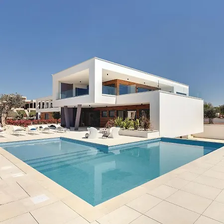 Villa In Salvela With Pool And Sea Views
